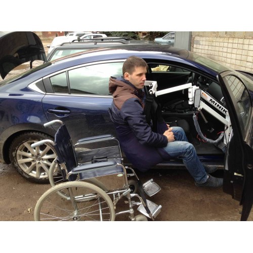 Автомобильный подъемник для инвалидов. Крепление на петли